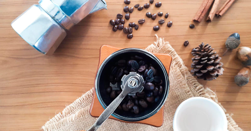 Café gourmet en grano: muele solo lo que vayas a consumir.